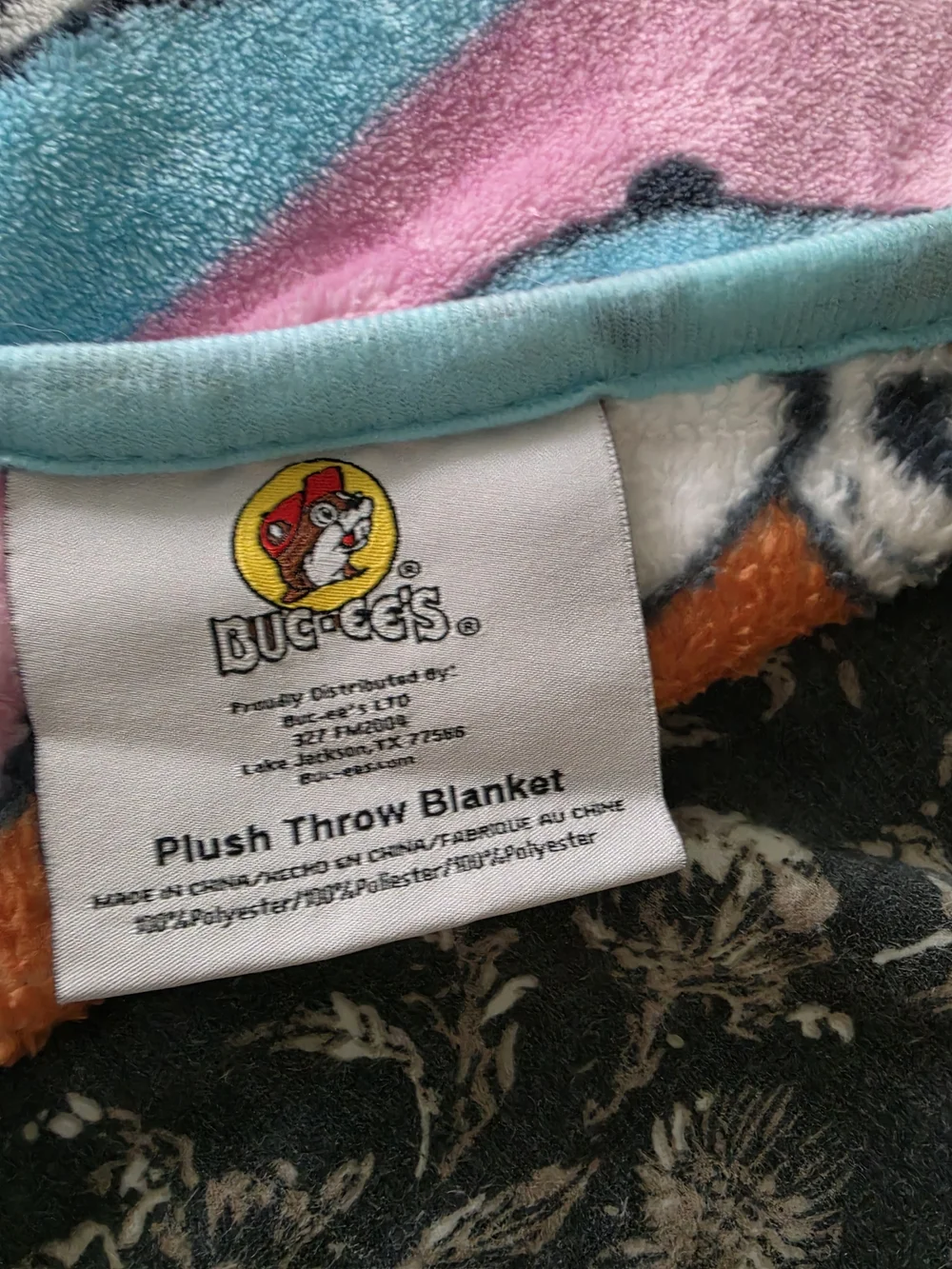 Buc-ee's Plush Throw Blanket - Picture 2 of 2